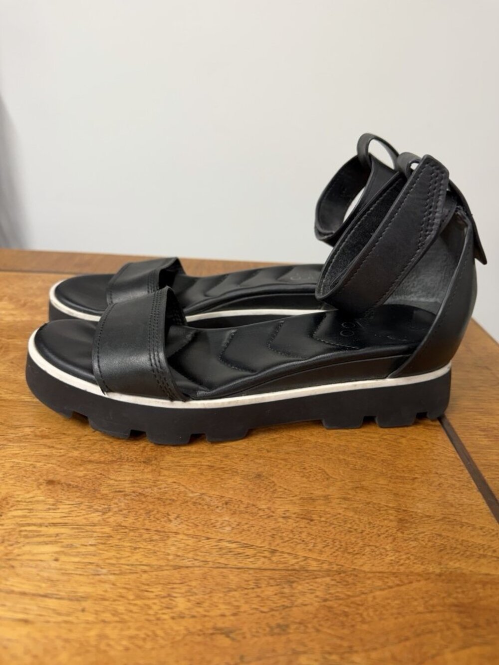 Franco Sarto Women’s 7 Umbria Black Leather Platform Sandals Lug Summer Minimal - Picture 2 of 5